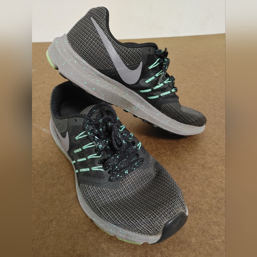 Nike Womens sz: 9